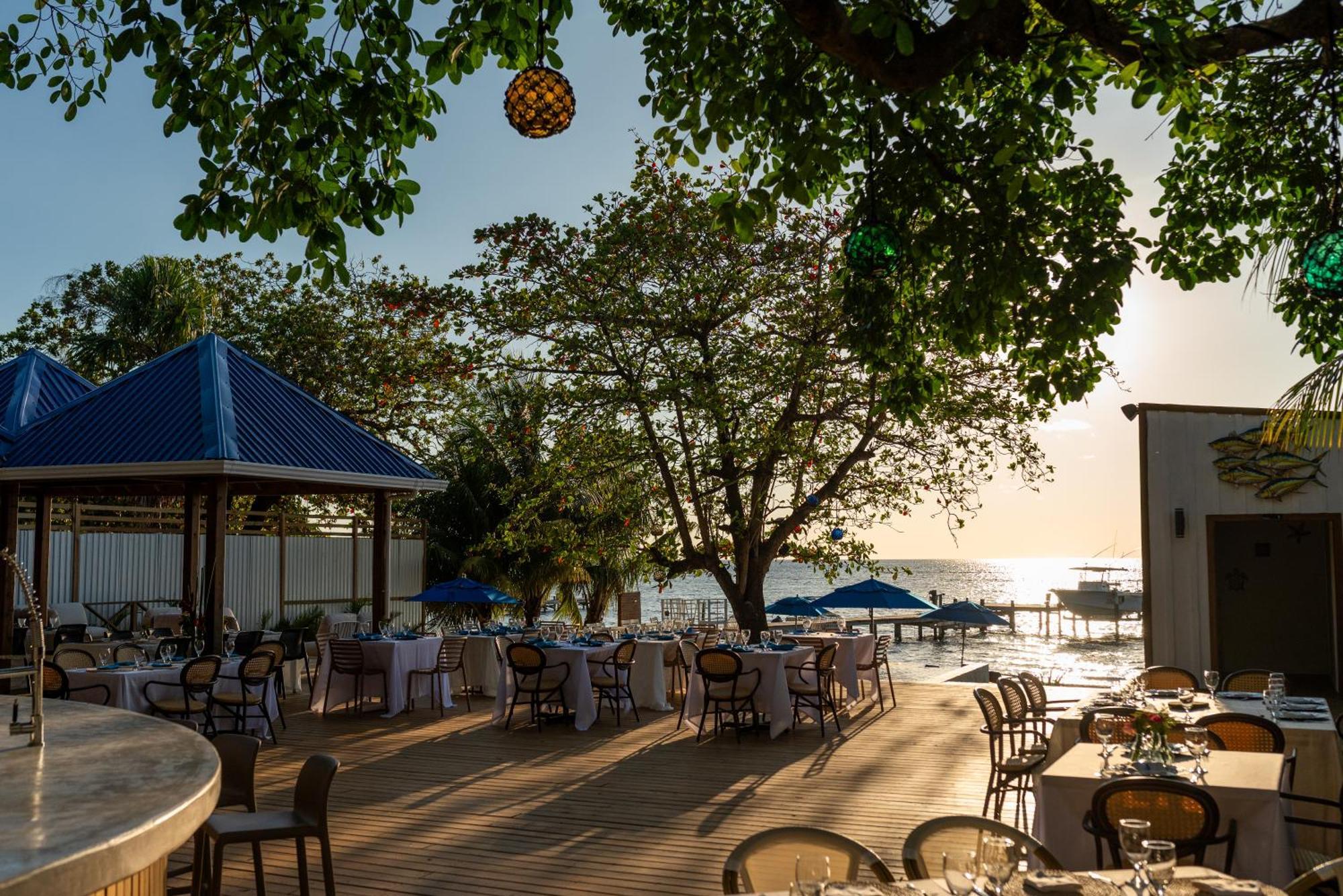 Blue Roatan Resort West Bay Exterior photo
