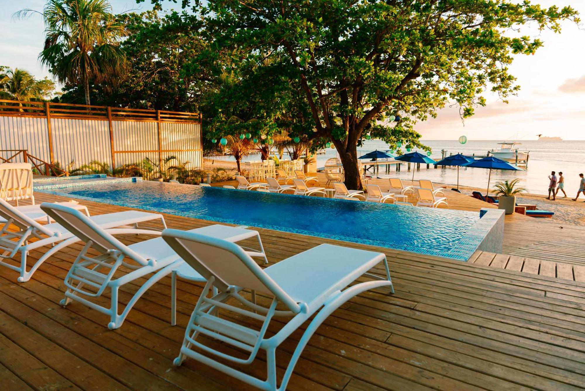 Blue Roatan Resort West Bay Exterior photo